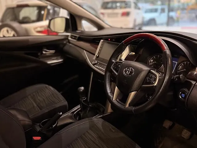 2022 Toyota Innova Crysta VX 2.4 7 STR