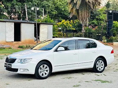 2011 Skoda Superb Elegance 1.8 TSI MT