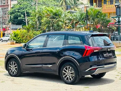 2022 Mahindra XUV700