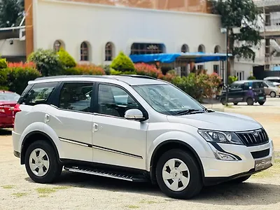 2017 Mahindra XUV500, photo 2 of 7