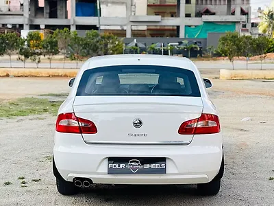 2011 Skoda Superb Elegance 1.8 TSI MT