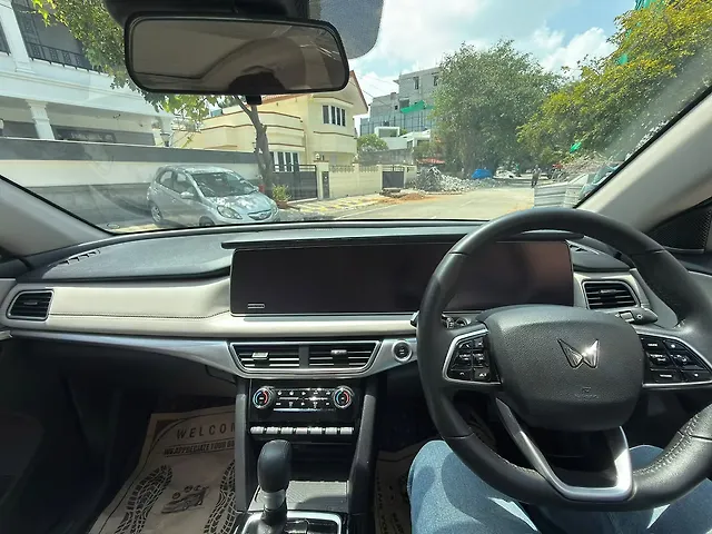 2023 Mahindra XUV700