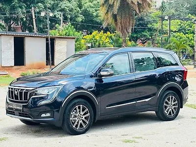 2022 Mahindra XUV700