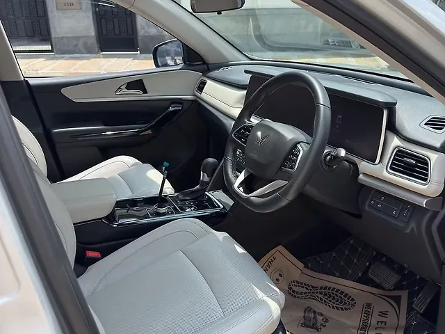 2023 Mahindra XUV700