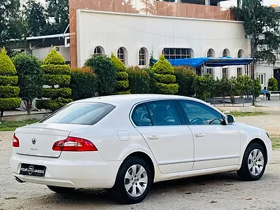 2011 Skoda Superb Elegance 1.8 TSI MT