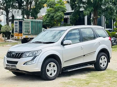 2017 Mahindra XUV500, photo 3 of 7