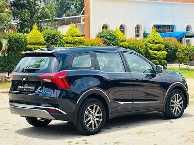 2022 Mahindra XUV700